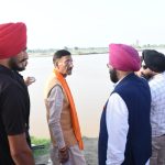 केंद्रीय रक्षा राज्य मंत्री संजय सेठ ने पंजाब के फिरोजपुर जिलों के कई गांव का दौरा किया