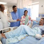पूर्व अंतरराष्ट्रीय हॉकी खिलाड़ी विमल लकड़ा का हाल जानने संजय सेठ अस्पताल पहुँचे