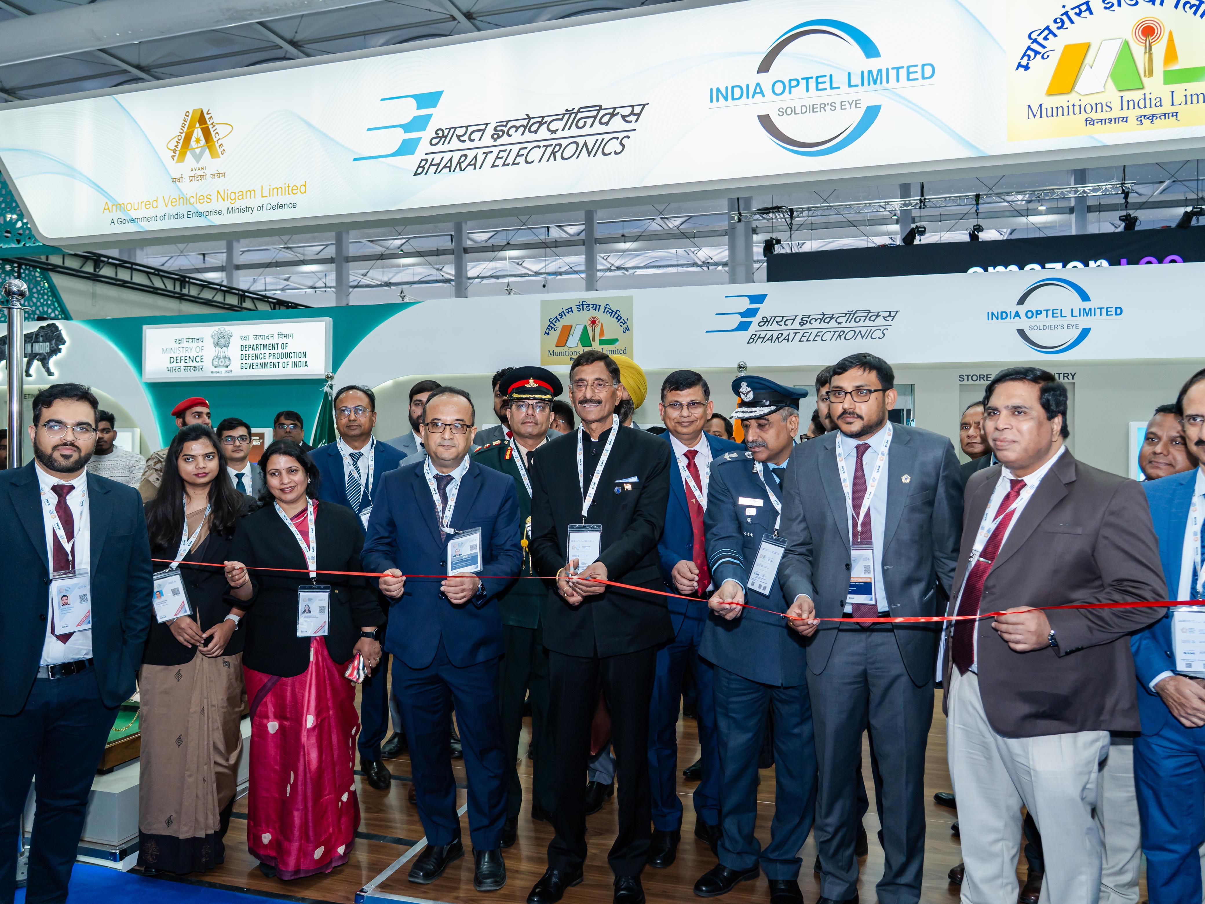 केंद्रीय रक्षा राज्य मंत्री सऊदी अरब दौरे के पहले दिन कई कार्यक्रम में सम्मिलित हुए 