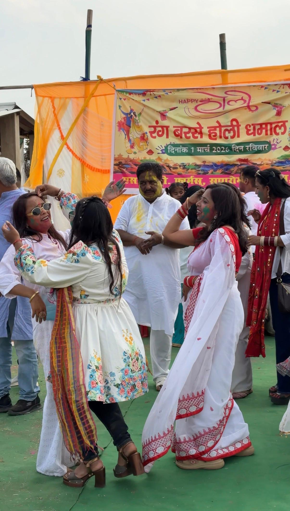 नामकुम के एससीपी फार्म हाउस सोपारोम में होली महोत्सव, रंग बरसे होली धमाल एवं मिलन समारोह आयोजित