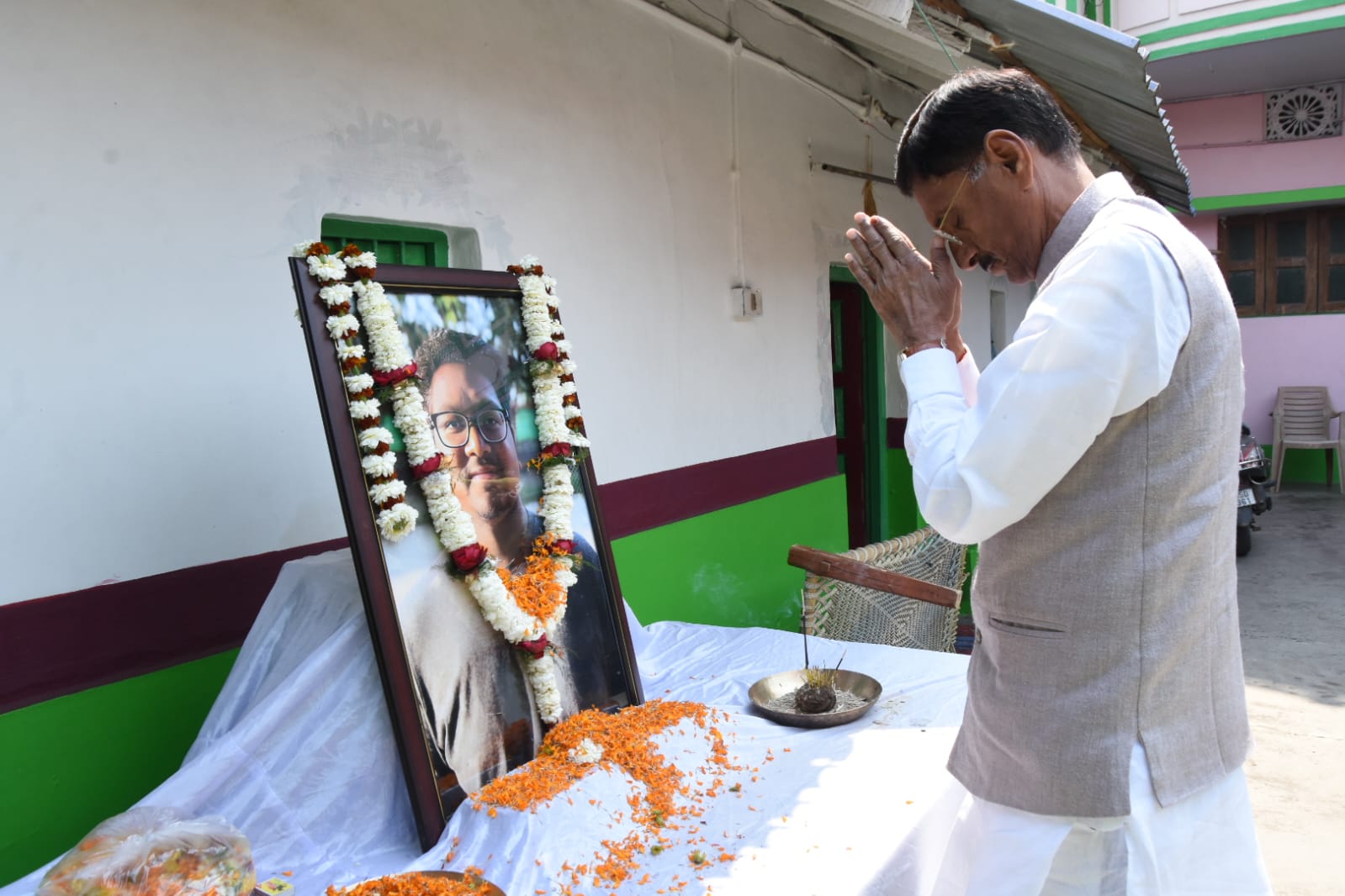 वीर सोरेन को संजय सेठ ने दी विनम्र श्रद्धांजलि