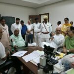 विधानसभा अध्यक्ष सहित जनप्रतिनिधियों एवं OSD का RIMS की टीम द्वारा येलो फीवर टीकाकरण