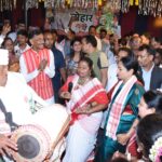 दिल्ली की फिजाओं में गूंजी मांदर की थाप, करमा के गीतों पर झूमी दिल्ली